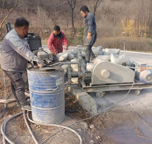 加茂镇路面下沉注浆